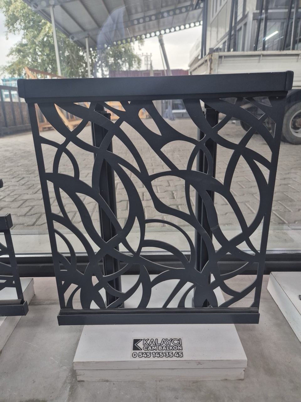 Railing with glass panels